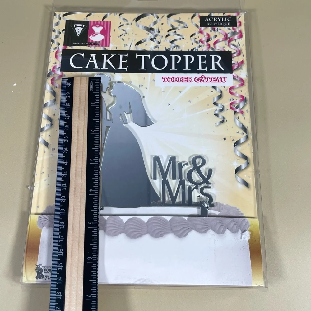 NWT Mr & Mrs Acrylic Mirrored Cake Topper
